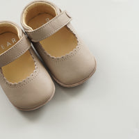 Abbey Shoes in Beige (Defect)