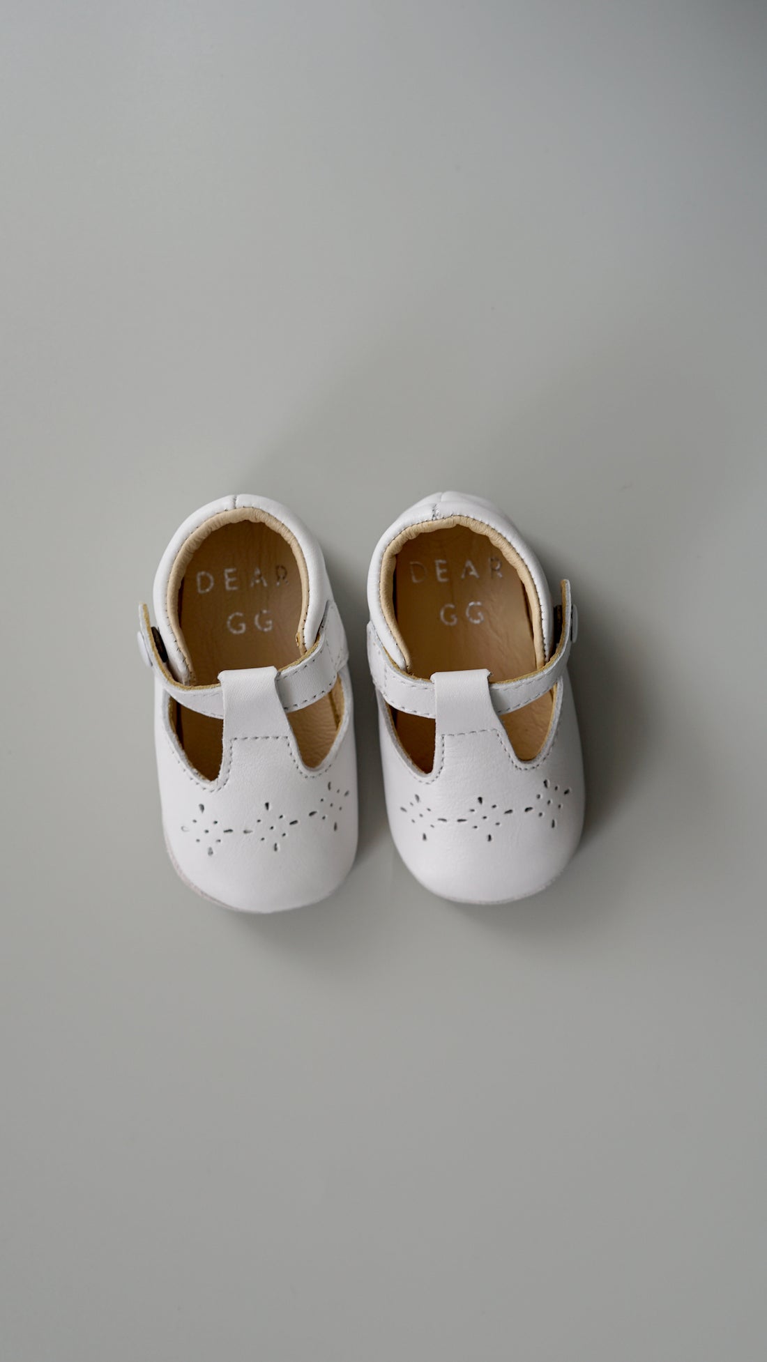 Cambridge Shoes in White (Defect)