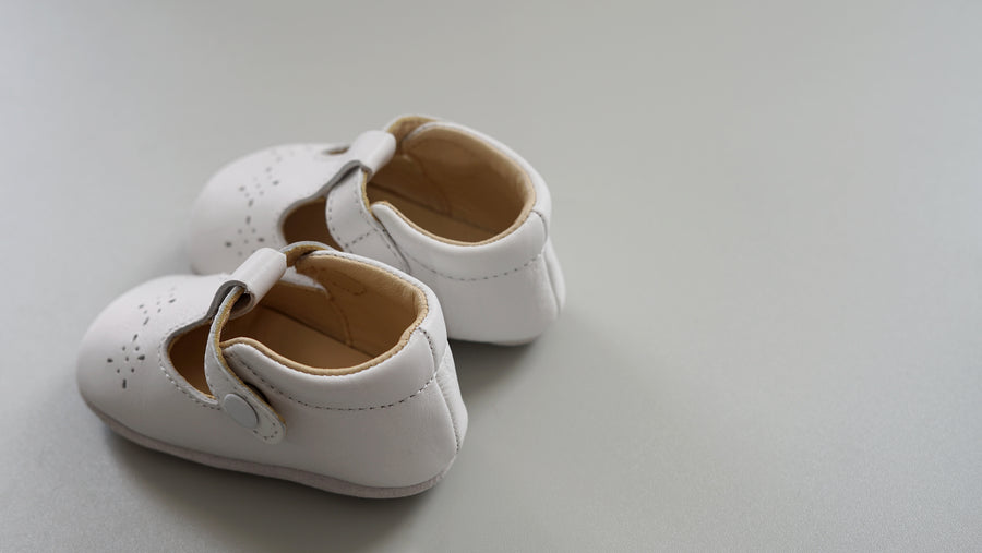 Cambridge Shoes in White (Defect)