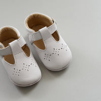 Cambridge Shoes in White (Defect)