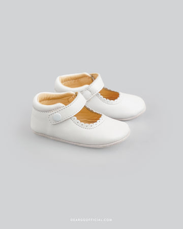 Abbey Shoes in White (Defect)